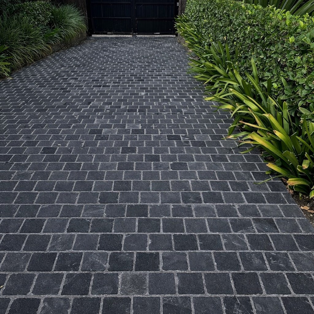 Mountain Lime Paving Cobbles – Natural Sandstone Outdoor Stone