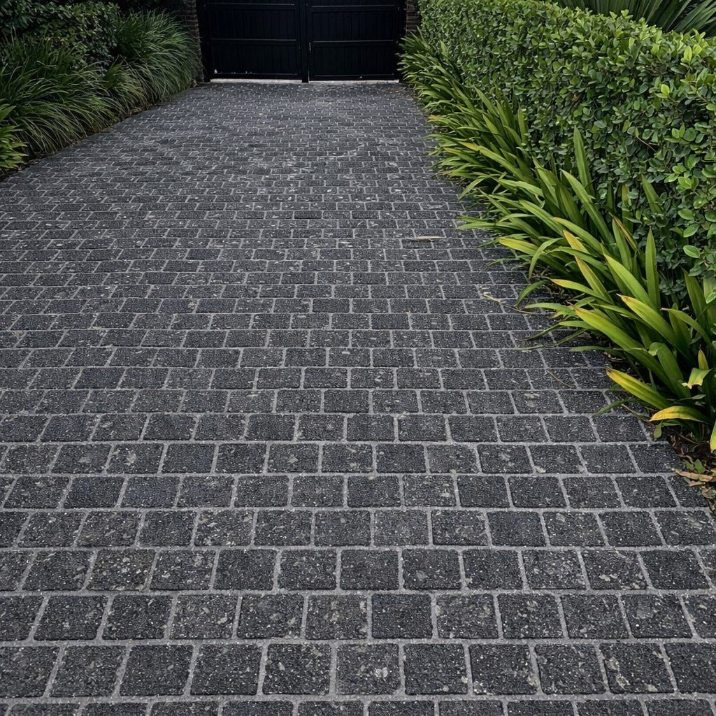 Midnight Paving Cobbles – Natural Black Stone for Outdoor Paving
