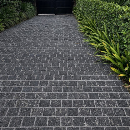 Midnight Paving Cobbles – Natural Black Stone for Outdoor Paving