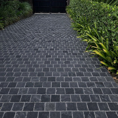 Mountain Lime Paving Cobbles – Natural Sandstone Outdoor Stone